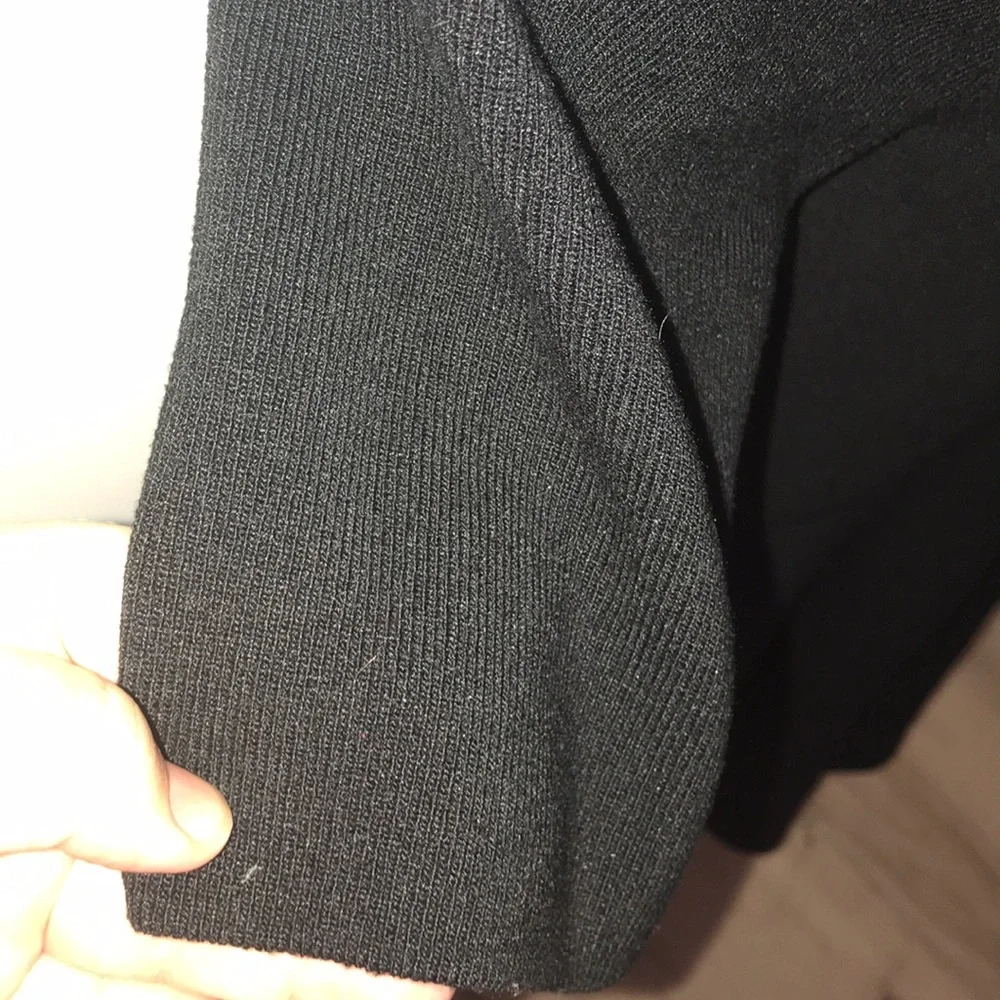 - Verty black short sleeve dress M knit fit & flare